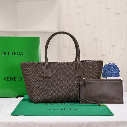 BOTTEGA VENETA Large Cabat 45cm Chocolate Lambskin Ghw