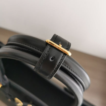 CELINE CONTI BAG 36 IN BLACK CALFSKIN GOLD HARDWARE