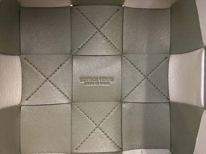 BOTTEGA VENETA SMALL CASSETTE BUCKET 18 IN XANADU MIX WHITE CALFSKIN