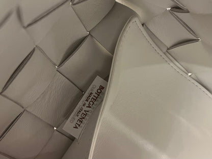 BOTTEGA VENETA MEDIUM 28 CASSETTE WHITE LAMBSKIN