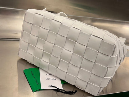 BOTTEGA VENETA MEDIUM 28 CASSETTE WHITE LAMBSKIN