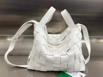 BOTTEGA VENETA MEDIUM 28 CASSETTE WHITE LAMBSKIN
