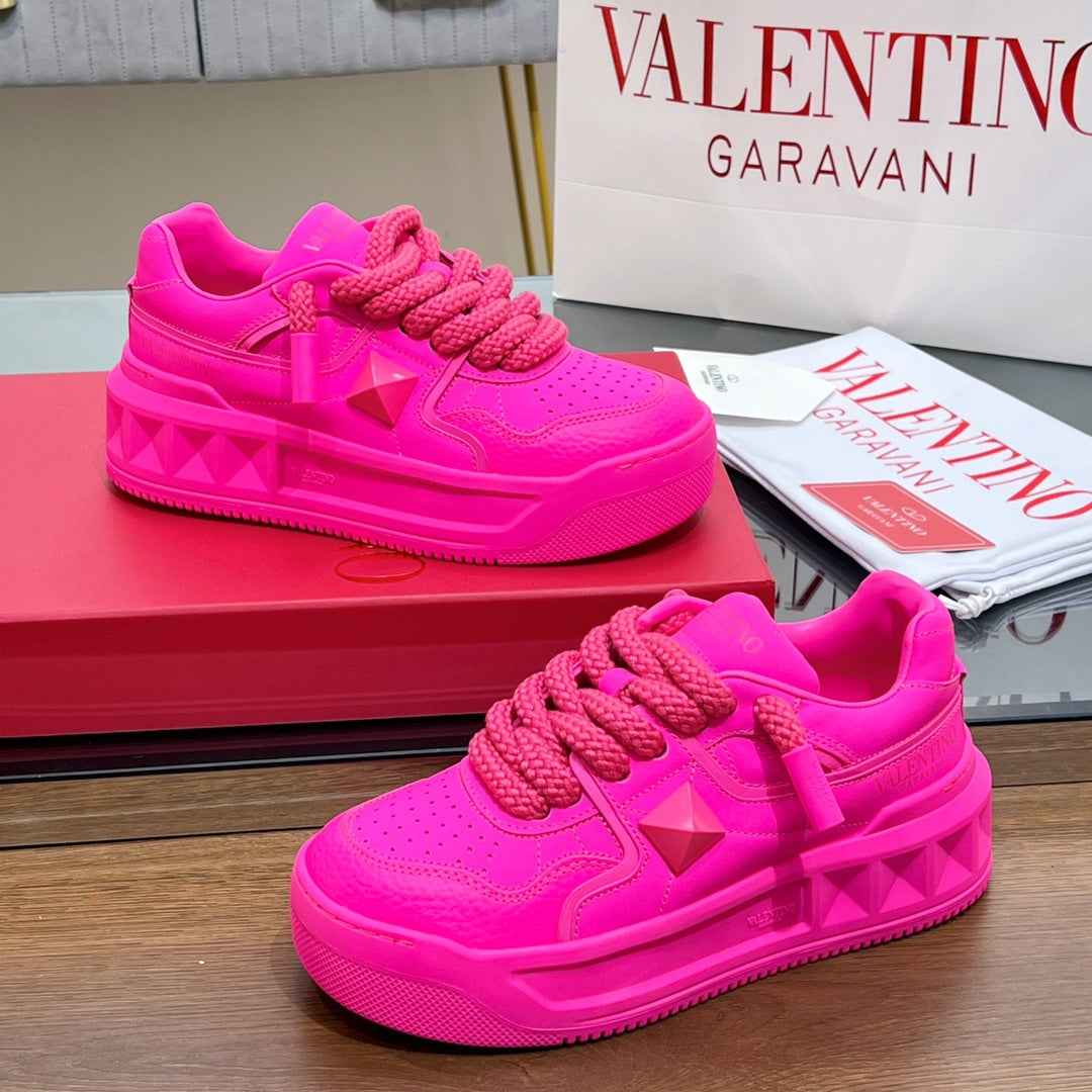 VALENTINO 25S GARAVANI ONE STUD XL PLATFORM SNEAKERS IN PINK LAMBSKIN