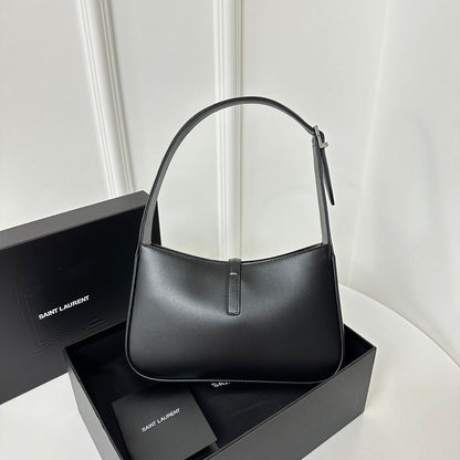 SAINT LAURENT LE 5 À 7 BAG 24 BLACK CALFSKIN WITH SILVER LOGO