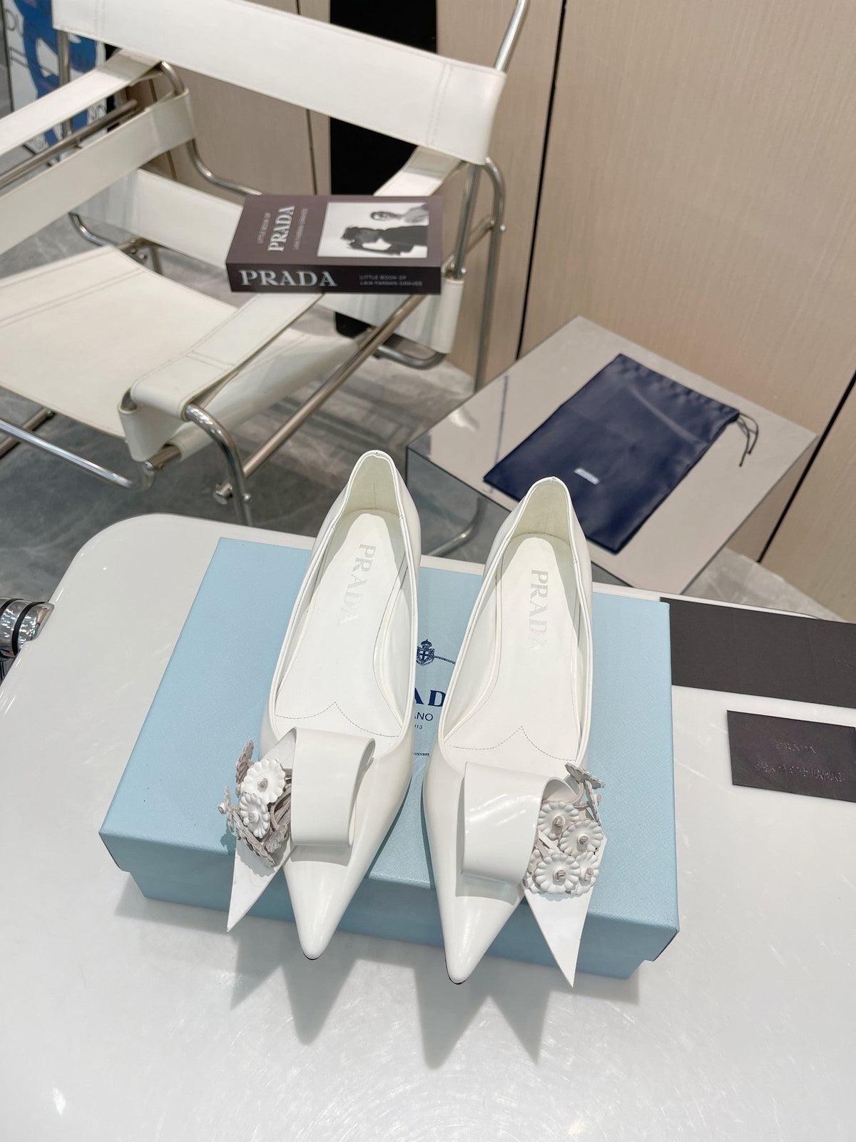PRADA BALLET FLATS POINTED TOE IN WHITE SHINY CALFSKIN ATTACHED FLOWERS