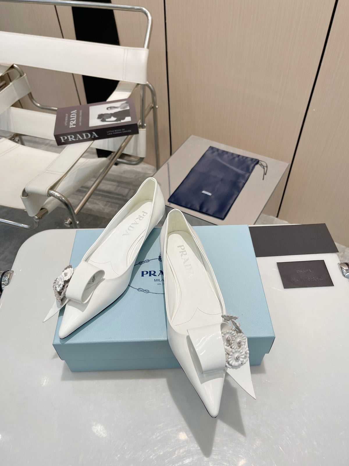 PRADA BALLET FLATS POINTED TOE IN WHITE SHINY CALFSKIN ATTACHED FLOWERS