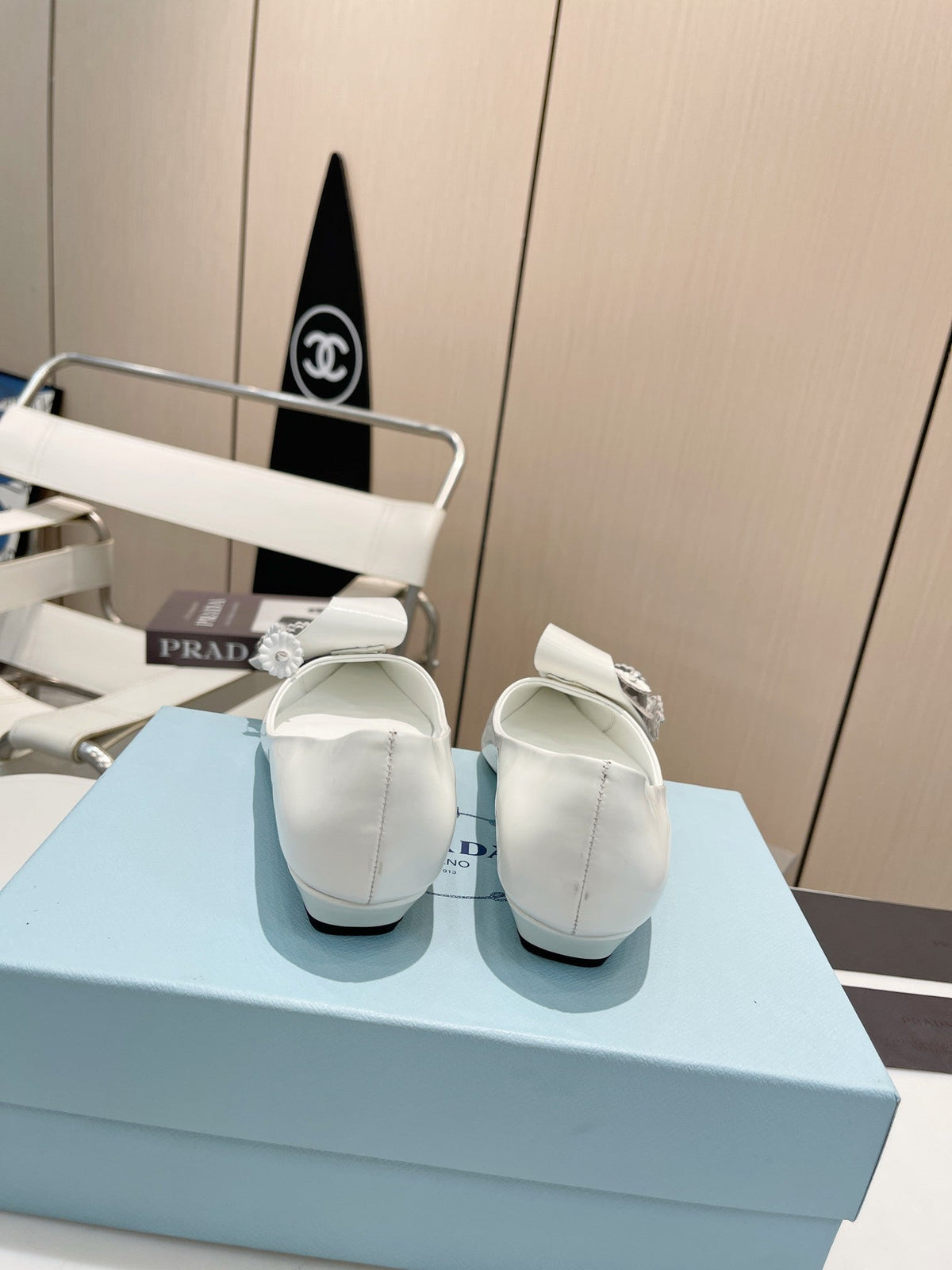PRADA BALLET FLATS POINTED TOE IN WHITE SHINY CALFSKIN ATTACHED FLOWERS