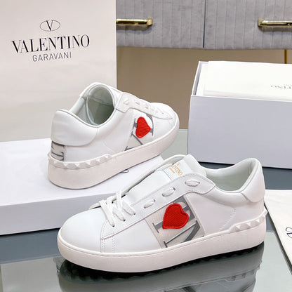 VALENTINO 25S GARAVANI ROCKSTUD UNTITLED SNEAKERS IN WHITE LAMBSKIN