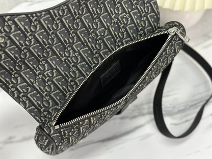 DIOR SADDLE 28 BAG IN BLACK OBLIQUE JACQUARD