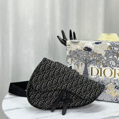 DIOR SADDLE 28 BAG IN BLACK OBLIQUE JACQUARD