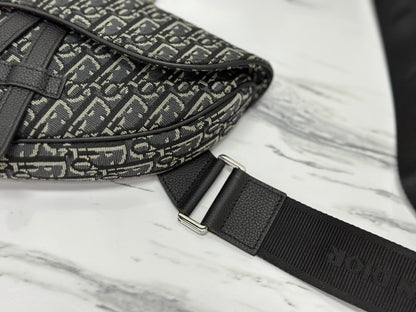 DIOR SADDLE 28 BAG IN BLACK OBLIQUE JACQUARD