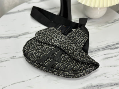 DIOR SADDLE 28 BAG IN BLACK OBLIQUE JACQUARD