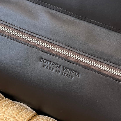 BOTTEGA VENETA CASSETTE 44 TOTE BEIGE AND BLACK VISCOSE