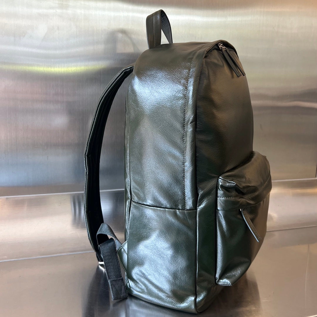 BOTTEGA VENETA MEDIUM ARCHETYPE 46 DARK GREEN LAMBSKIN BACKPACK