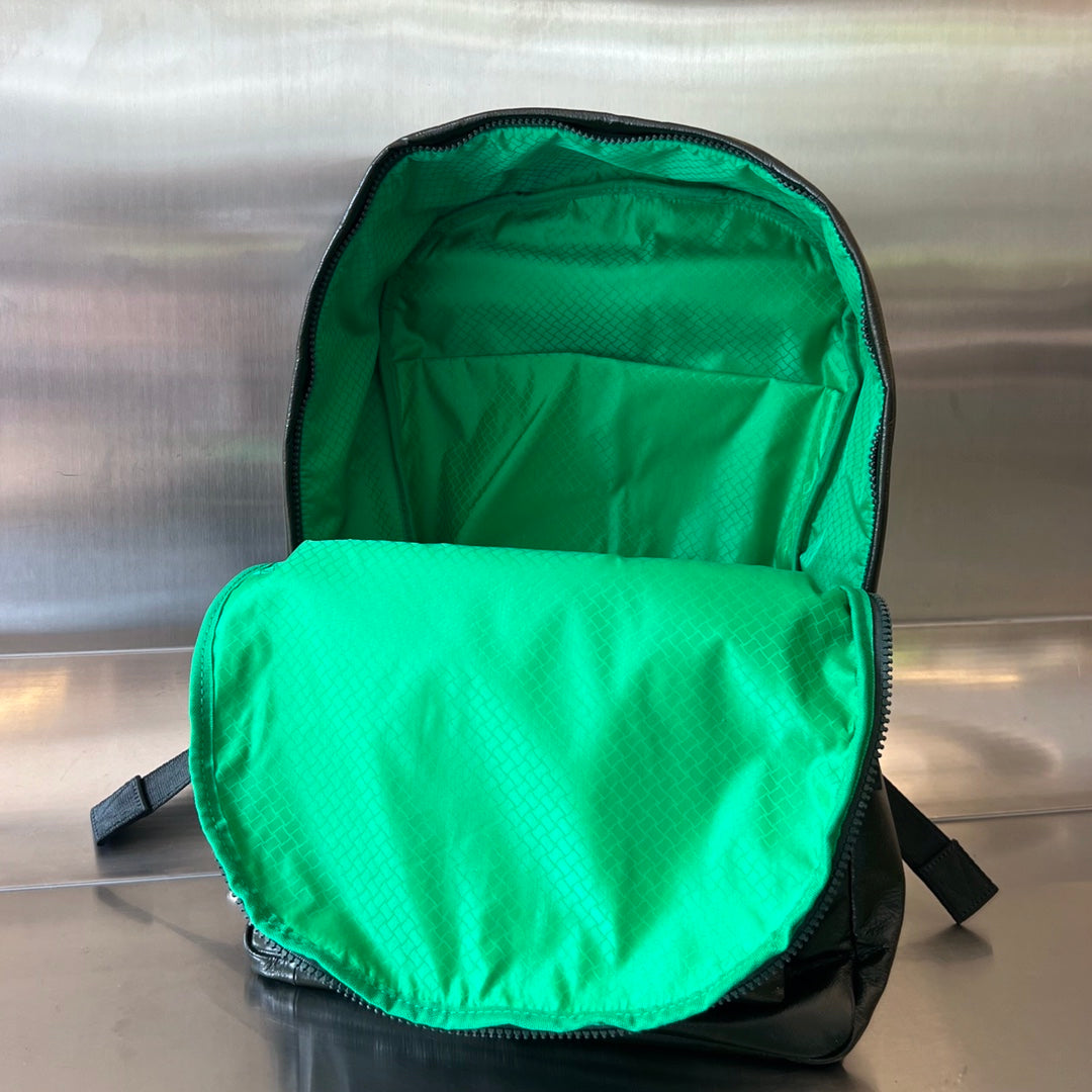 BOTTEGA VENETA MEDIUM ARCHETYPE 46 DARK GREEN LAMBSKIN BACKPACK