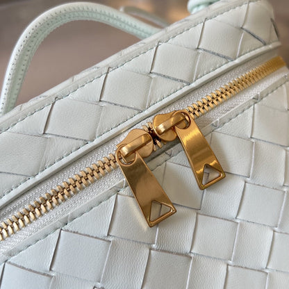 BOTTEGA VENETA MINI VANITY CASE 18 IN WHITE LAMBSKIN