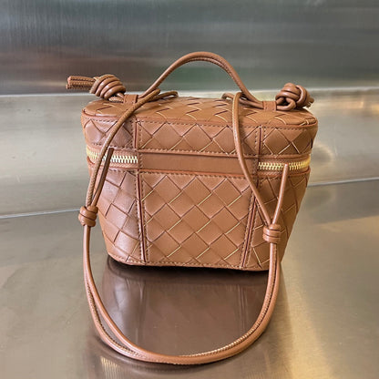 BOTTEGA VENETA MINI VANITY CASE 18 IN CINNAMON BROWN LAMBSKIN