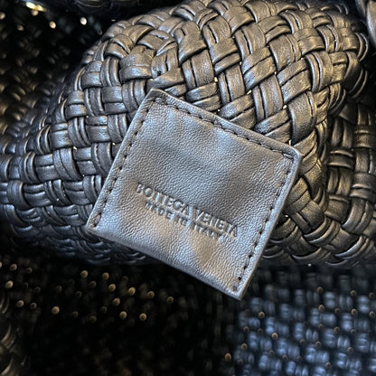 BOTTEGA VENETA TOSCA 27 BAG IN BLACK CALFSKIN