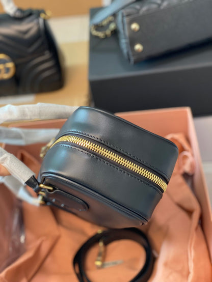 MIU MIU ARCADIE 27 BAG IN BLACK LEATHER