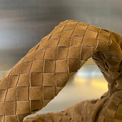 BOTTEGA VENETA SMALL HOP 40 IN CARAMEL BROWN LAMBSKIN