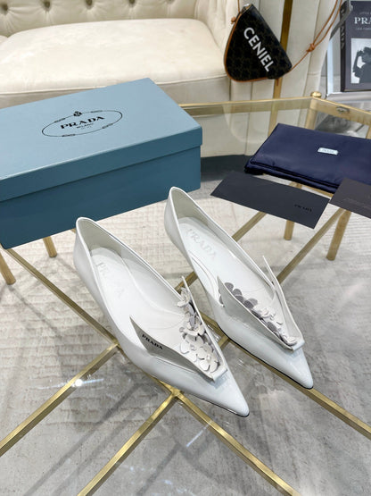 PRADA BALLET FLATS ATTACHED CREATIVE FLOWERS IN WHITE PATENT CALFSKIN