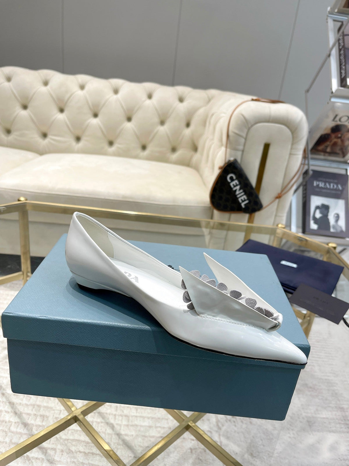PRADA BALLET FLATS ATTACHED CREATIVE FLOWERS IN WHITE PATENT CALFSKIN
