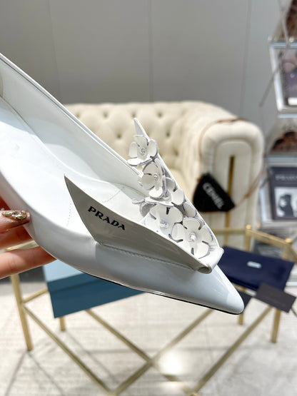PRADA BALLET FLATS ATTACHED CREATIVE FLOWERS IN WHITE PATENT CALFSKIN