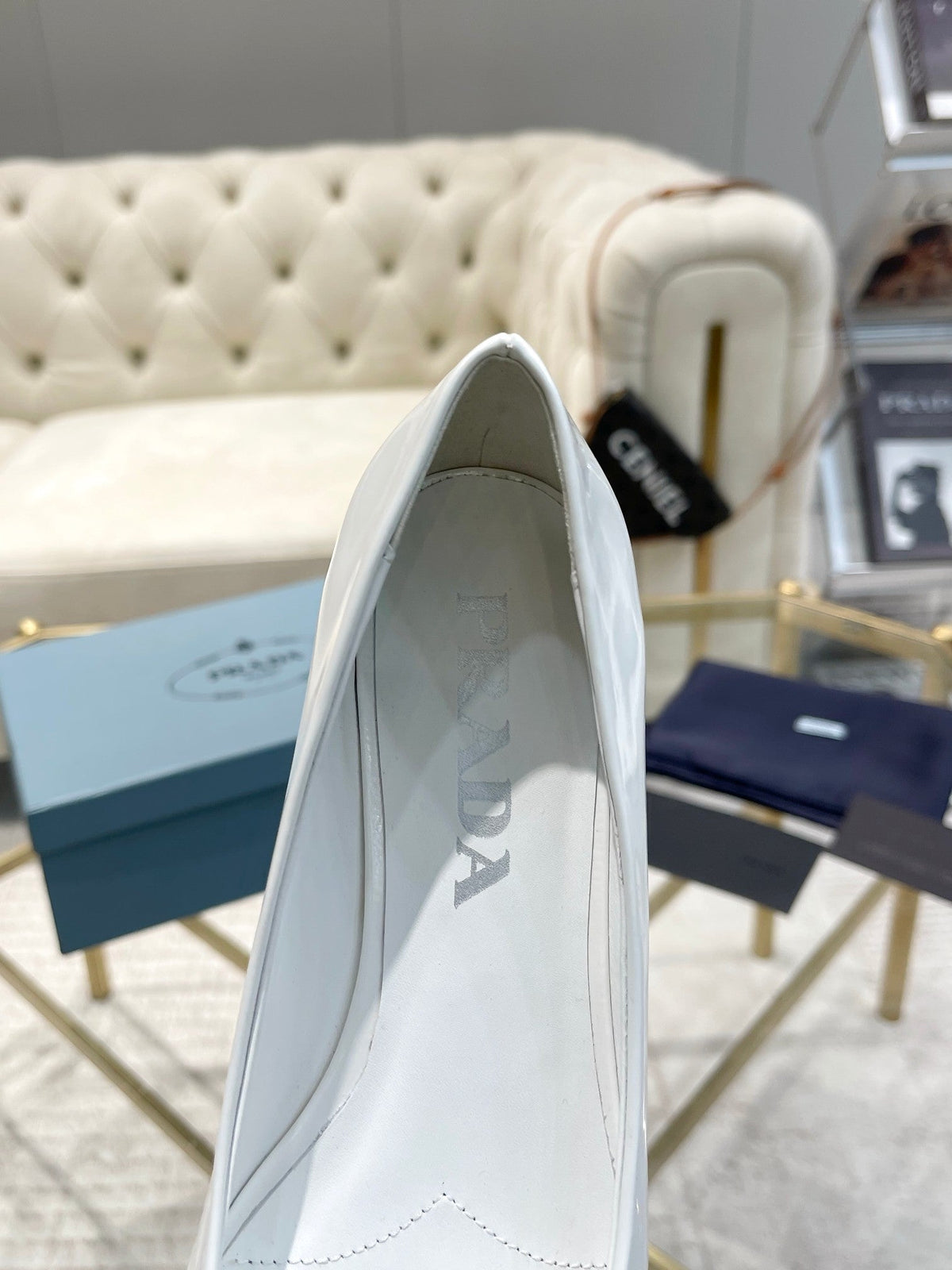 PRADA BALLET FLATS ATTACHED CREATIVE FLOWERS IN WHITE PATENT CALFSKIN