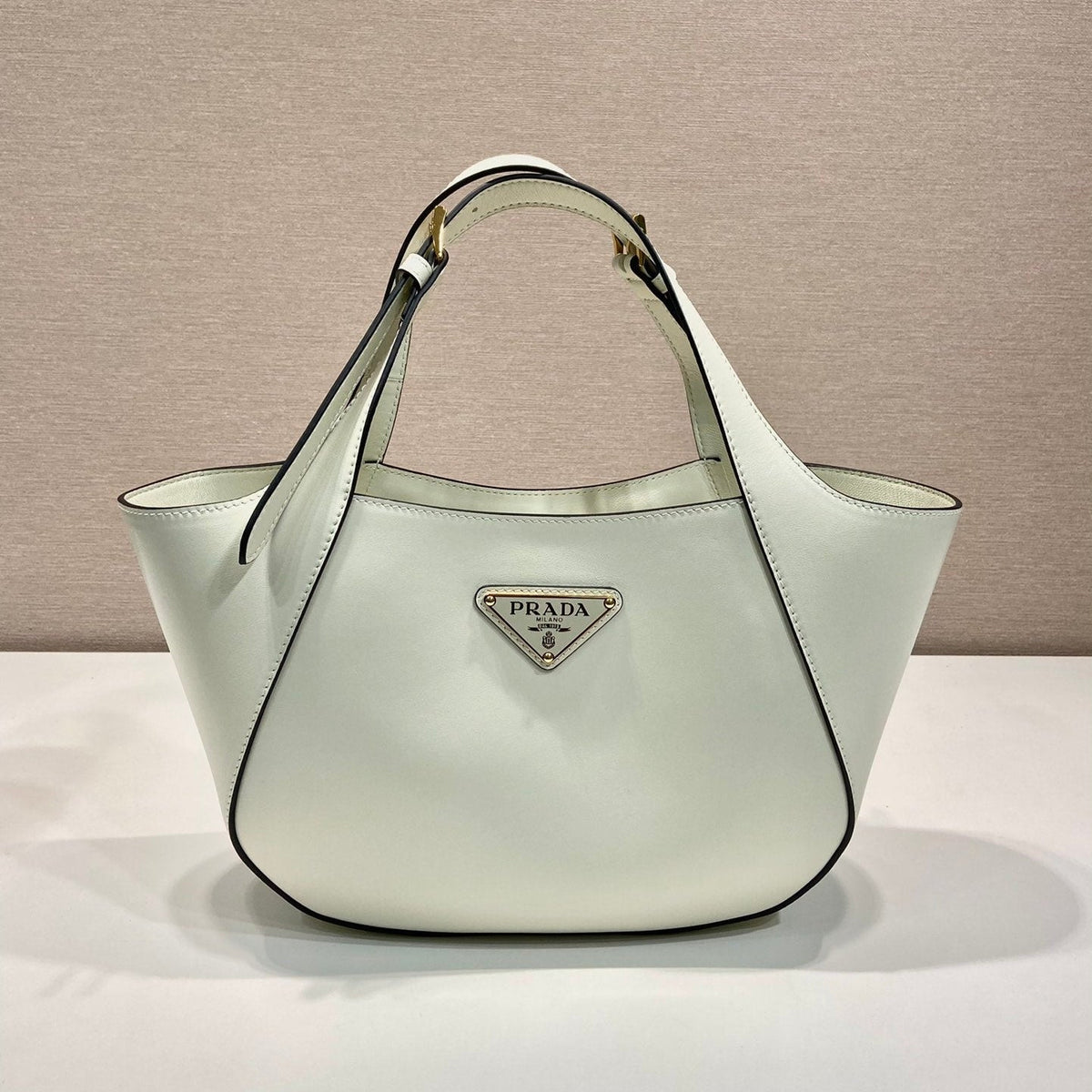 PRADA TOTE BAG 28 IN WHITE SHEEPSKIN GOLD LOGO