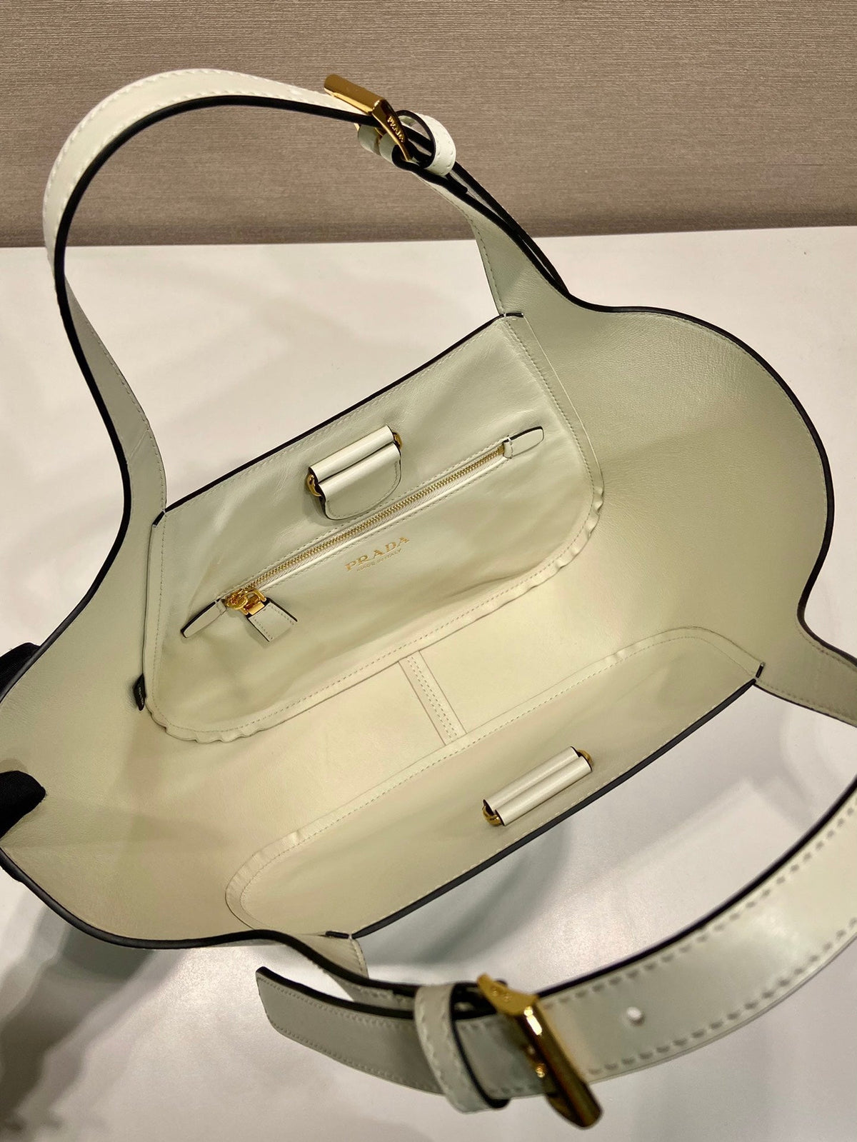 PRADA TOTE BAG 28 IN WHITE SHEEPSKIN GOLD LOGO