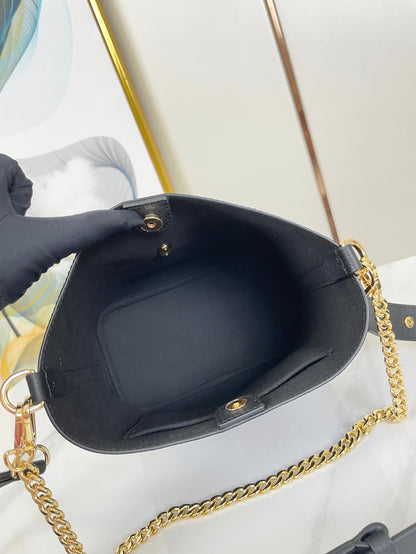 LOUIS VUITTON LOCK AND WALK 20 IN BLACK GRAINED CALFSKIN GOLD HARDWARE