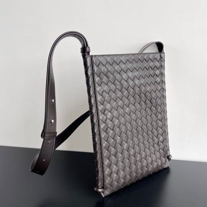 BOTTEGA VENETA LARGE 35 FLAT LOOP IN BLACK CALFSKIN