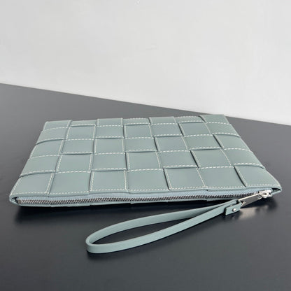 BOTTEGA VENETA LARGE CASSETTE POUCH 35 IN GUNSMOKE CALFSKIN