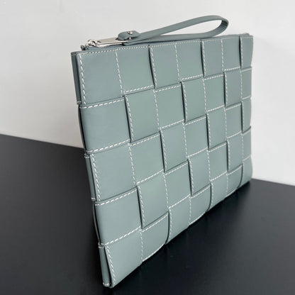 BOTTEGA VENETA LARGE CASSETTE POUCH 35 IN GUNSMOKE CALFSKIN