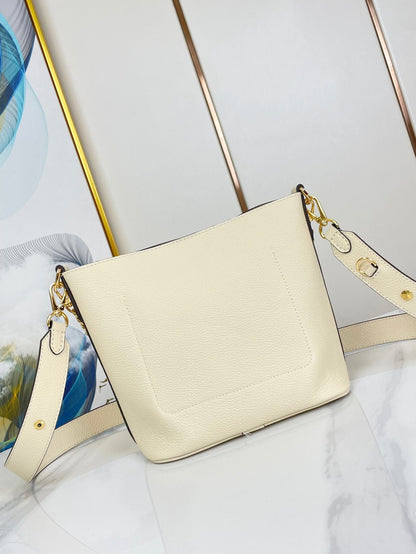 LOUIS VUITTON LOCK AND WALK 20 IN CREAM GRAINED CALFSKIN GOLD HARDWARE
