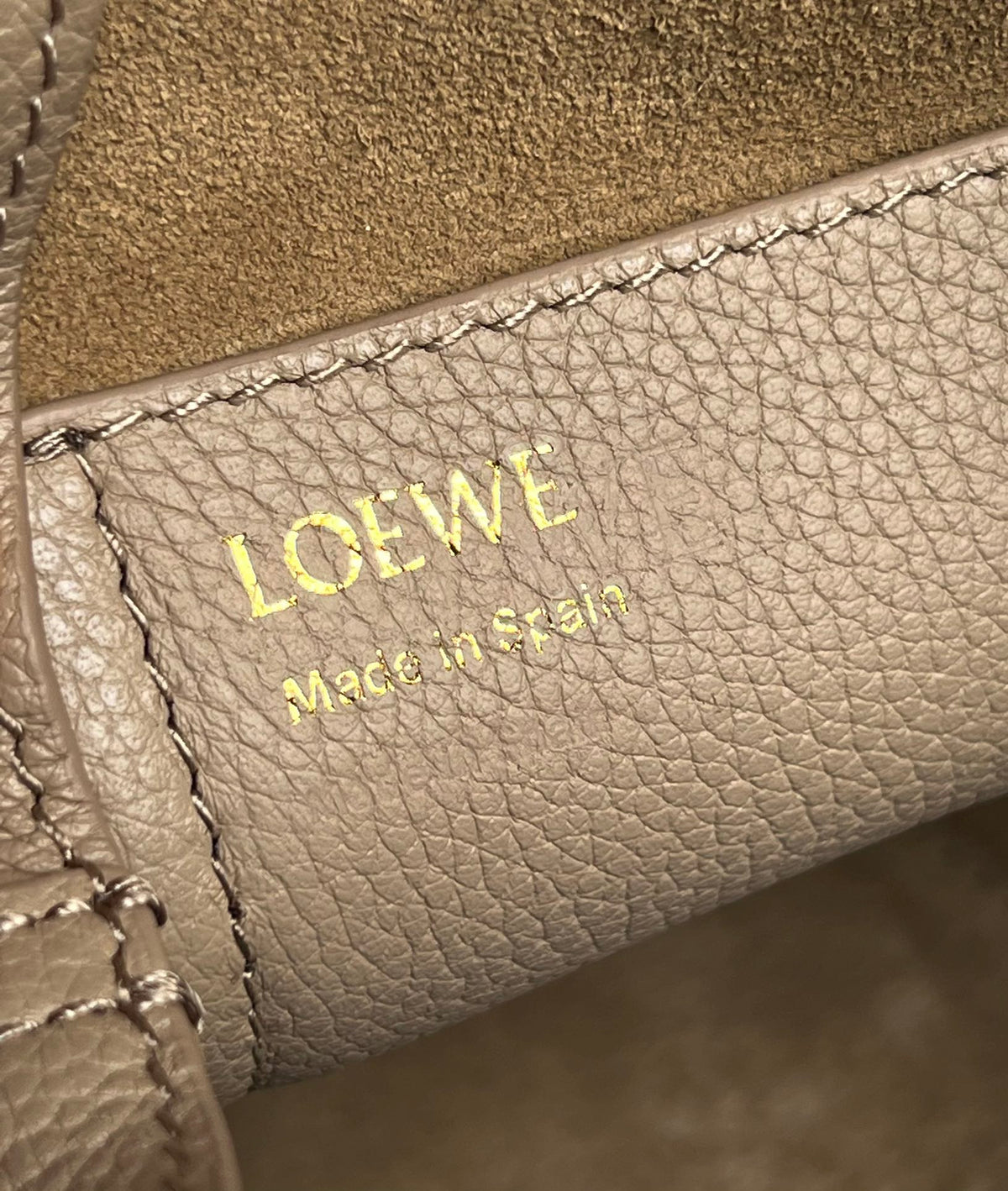 LOEWE LOE MINI 19 PEBBLE BUCKET IN CAMEL BROWN MELLOW CALFSKIN