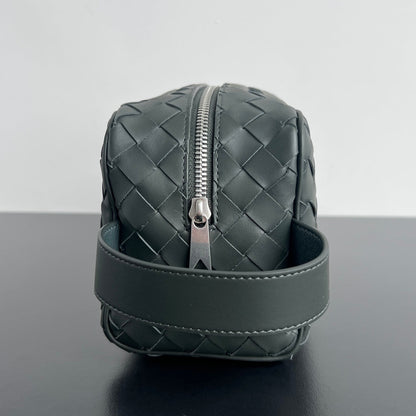BOTTEGA VENETA INTRECCIATO CLUTCH 26 IN CORDUROY GRAY CALFSKIN