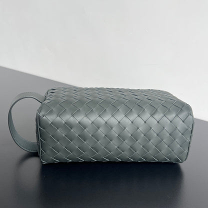 BOTTEGA VENETA INTRECCIATO CLUTCH 26 IN CORDUROY GRAY CALFSKIN