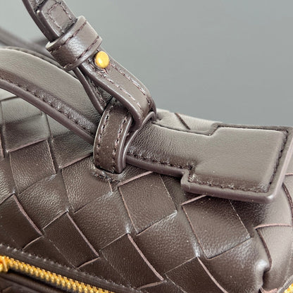 BOTTEGA VENETA BANG BANG 22 VANITY CASE IN FONDANT CALFSKIN