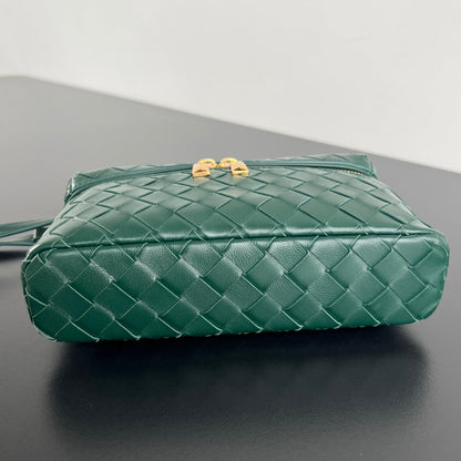 BOTTEGA VENETA BANG BANG 22 VANITY CASE IN DARK GREEN CALFSKIN