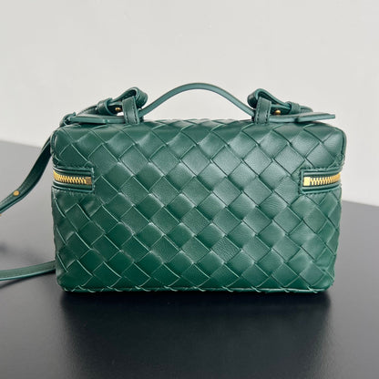 BOTTEGA VENETA BANG BANG 22 VANITY CASE IN DARK GREEN CALFSKIN