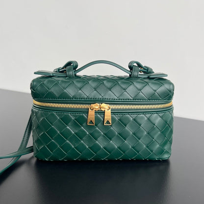 BOTTEGA VENETA BANG BANG 22 VANITY CASE IN DARK GREEN CALFSKIN