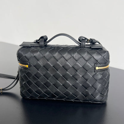 BOTTEGA VENETA BANG BANG 22 VANITY CASE IN BLACK CALFSKIN