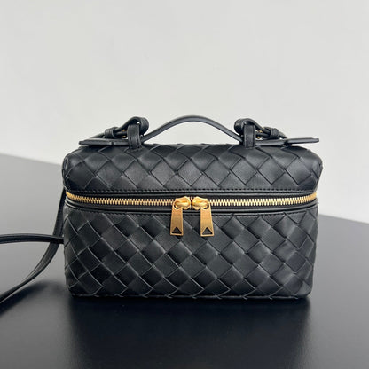 BOTTEGA VENETA BANG BANG 22 VANITY CASE IN BLACK CALFSKIN