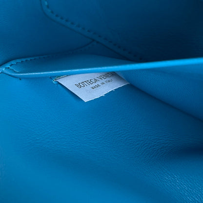 BOTTEGA VENETA BANG BANG 22 VANITY CASE IN CERULEAN BLUE CALFSKIN