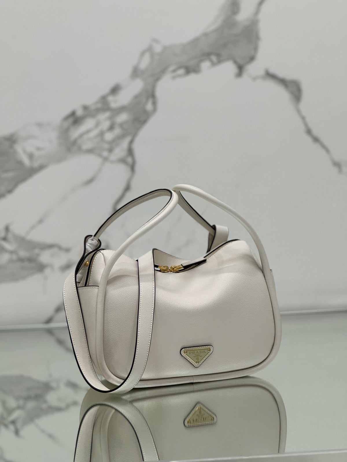 PRADA RLING HANDBAG 25 IN WHITE SOFT GRAIN LAMBSKIN