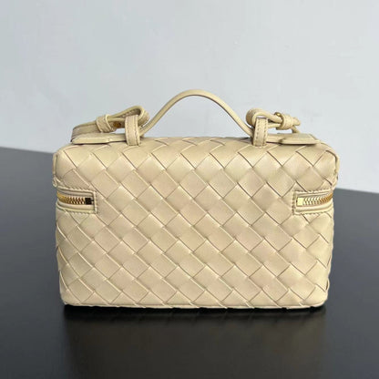 BOTTEGA VENETA BANG BANG 22 VANITY CASE IN BEIGE CREAM CALFSKIN