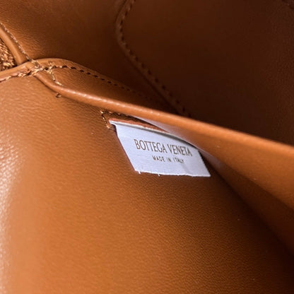 BOTTEGA VENETA BANG BANG 22 VANITY CASE IN CINNAMON BROWN CALFSKIN