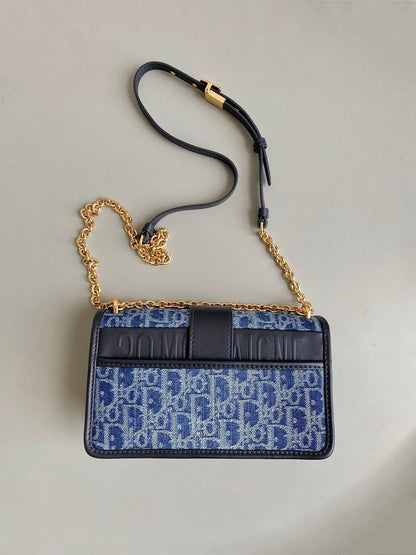 DIOR 21 MONGTAIGNE EAST-WET WITH CHAIN BLUE DENIM OBLIQUE JACQUARD