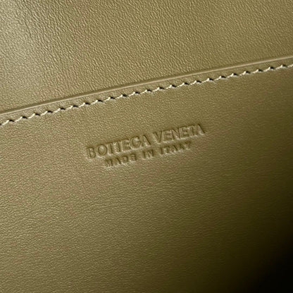 BOTTEGA VENETA LARGE CASSETTE POUCH 35 IN TROUT GRAY CALFSKIN